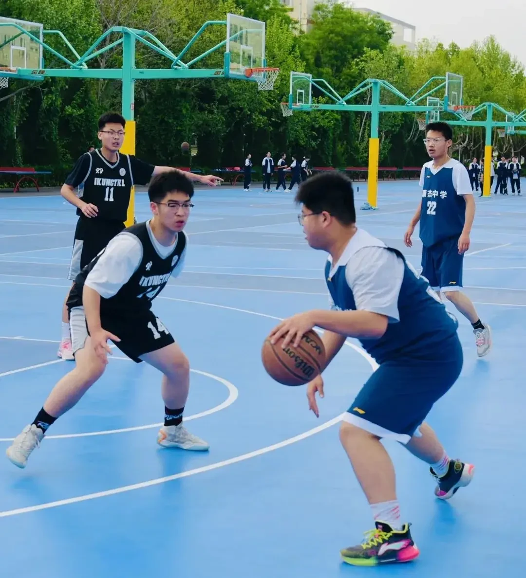 哪里可以找到适合青少年的篮球季前赛训练营_0